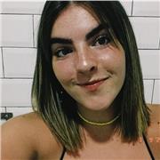 Profesora de lengua imparte clases a niños de 0-14 años
